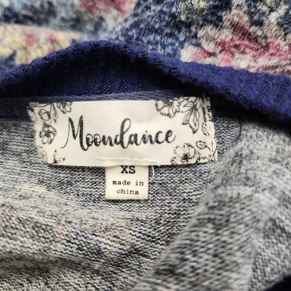 Moondance‎ Blue Floral Top - Picture 5 of 6